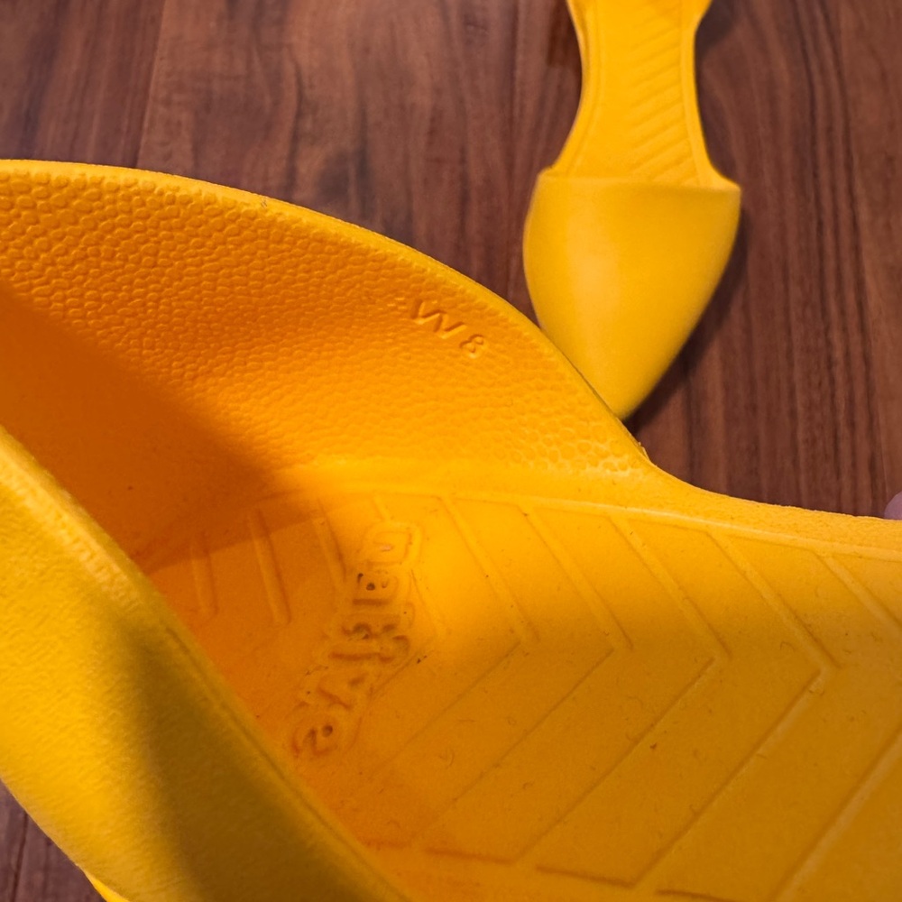 Yellow Native Flats - Picture 4 of 4